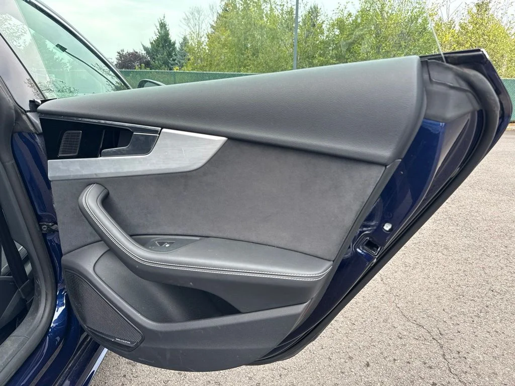 Used 2022 Navarra Blue Metallic Audi Prestige One-Owner image 23