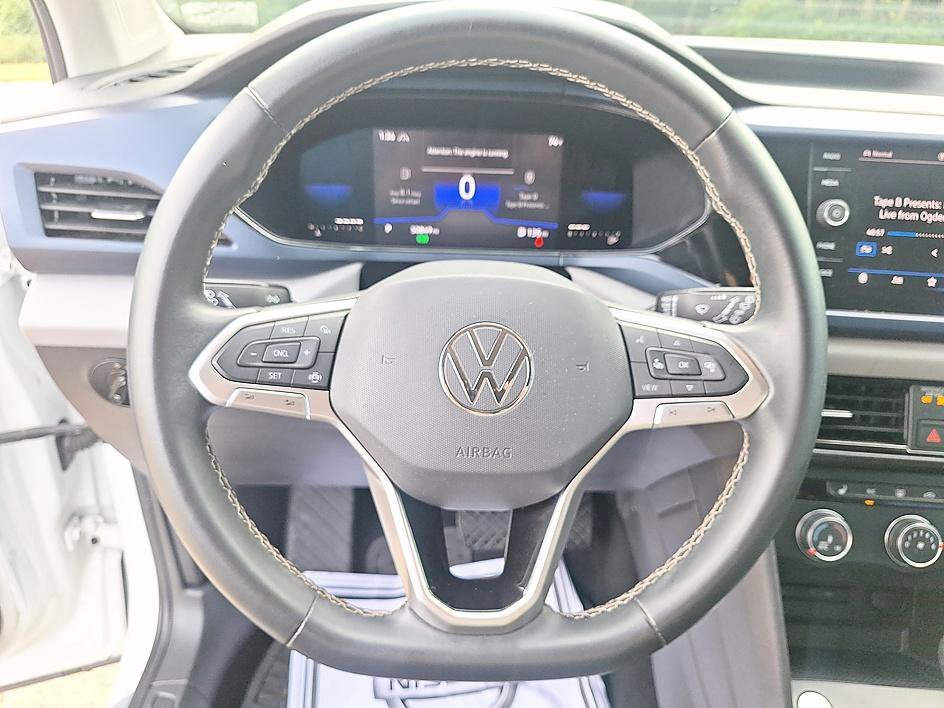 Used 2022 Pure White Volkswagen SE image 13