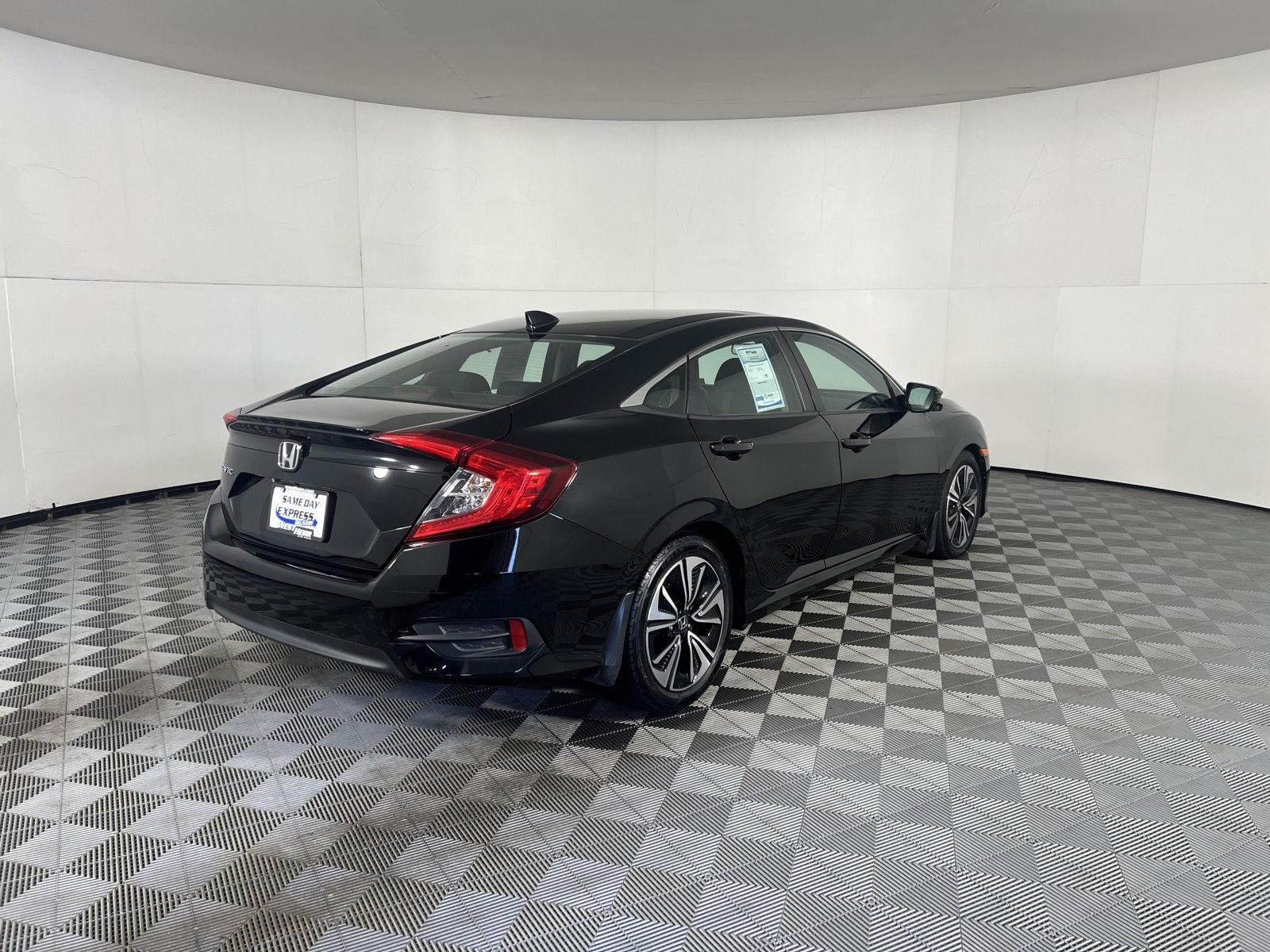 Used 2018 Crystal Black Pearl Honda EX-T image 22