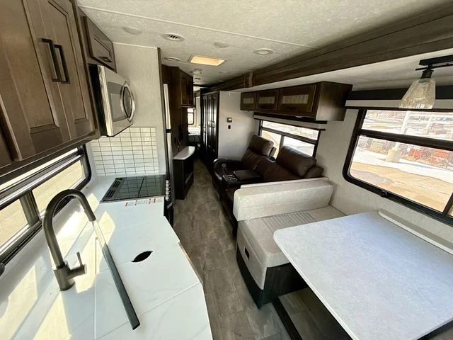 Used 2022 White Ford Chassis image 28