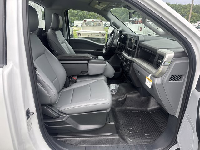 2024 Ford F-450 Super Duty Chassis Cab XL - Photo 11