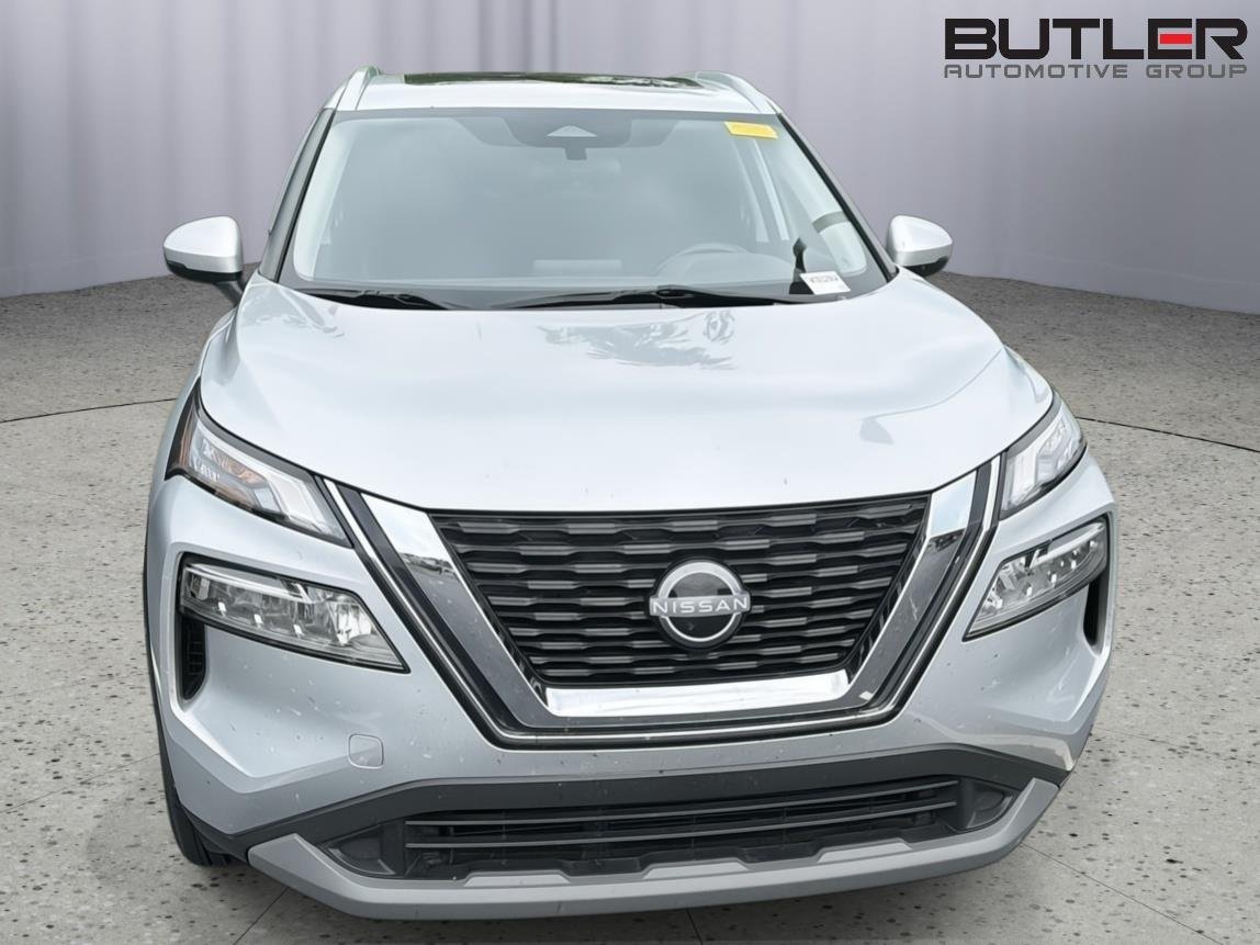 Used 2022 Brilliant Silver Metallic Nissan SV image 4