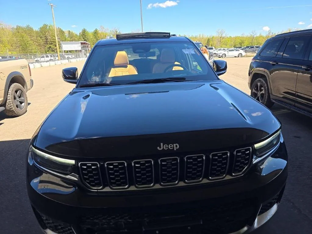 Used 2023 Black Jeep Summit image 2