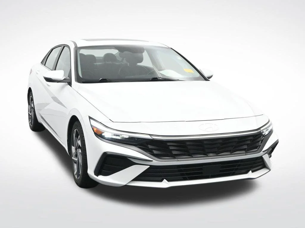 Used 2025 White Hyundai Limited image 3