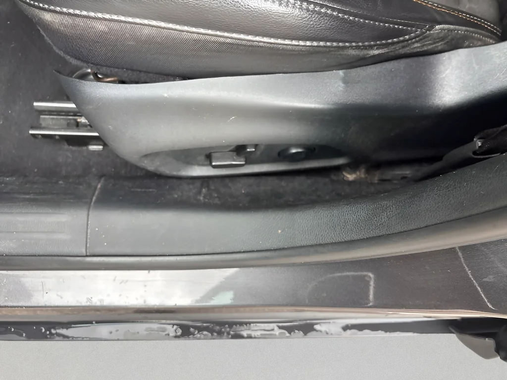 Used 2021 Crystal Metallic Jeep Latitude image 24