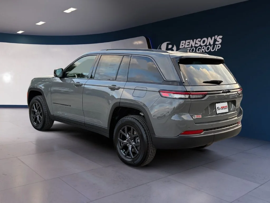 New 2027 Gray Jeep Laredo Altitude image 3