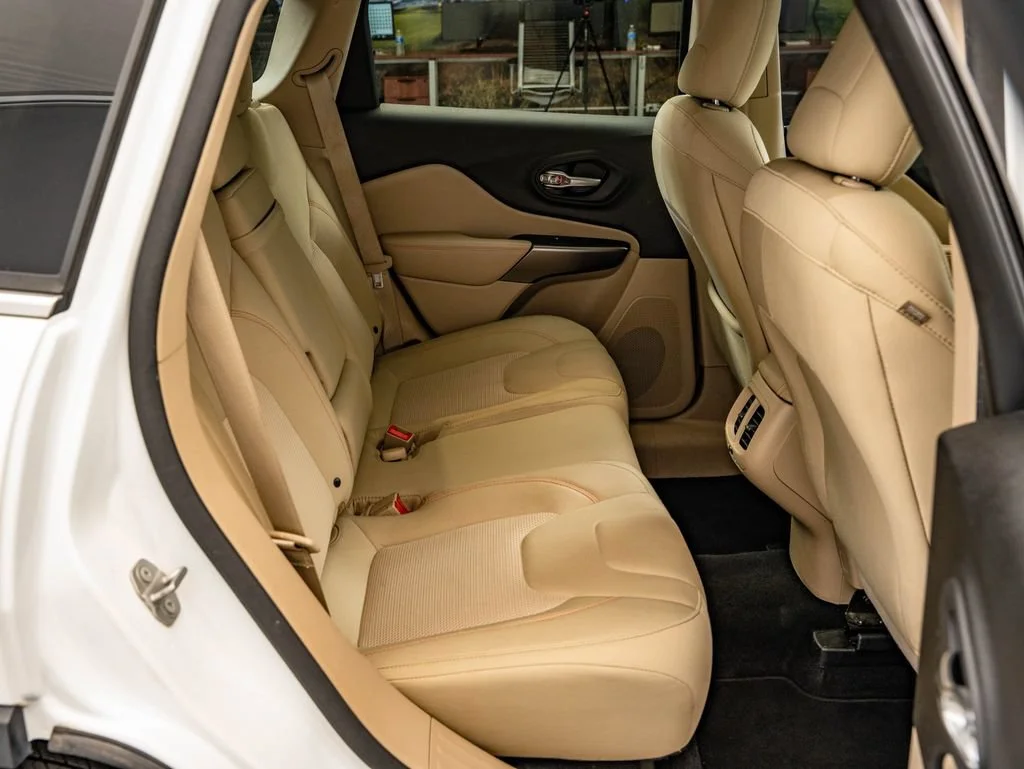 Used 2019 Bright White Clear Coat Jeep Latitude image 44