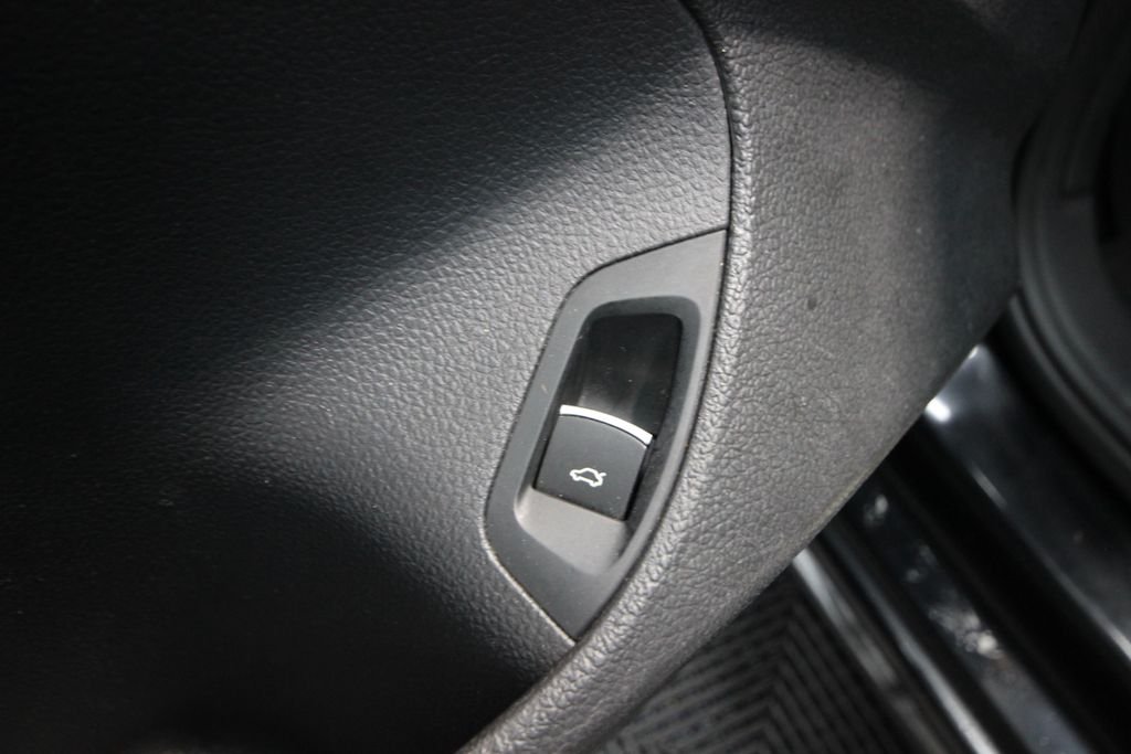Used 2013 Black Volkswagen 2.5 S image 14