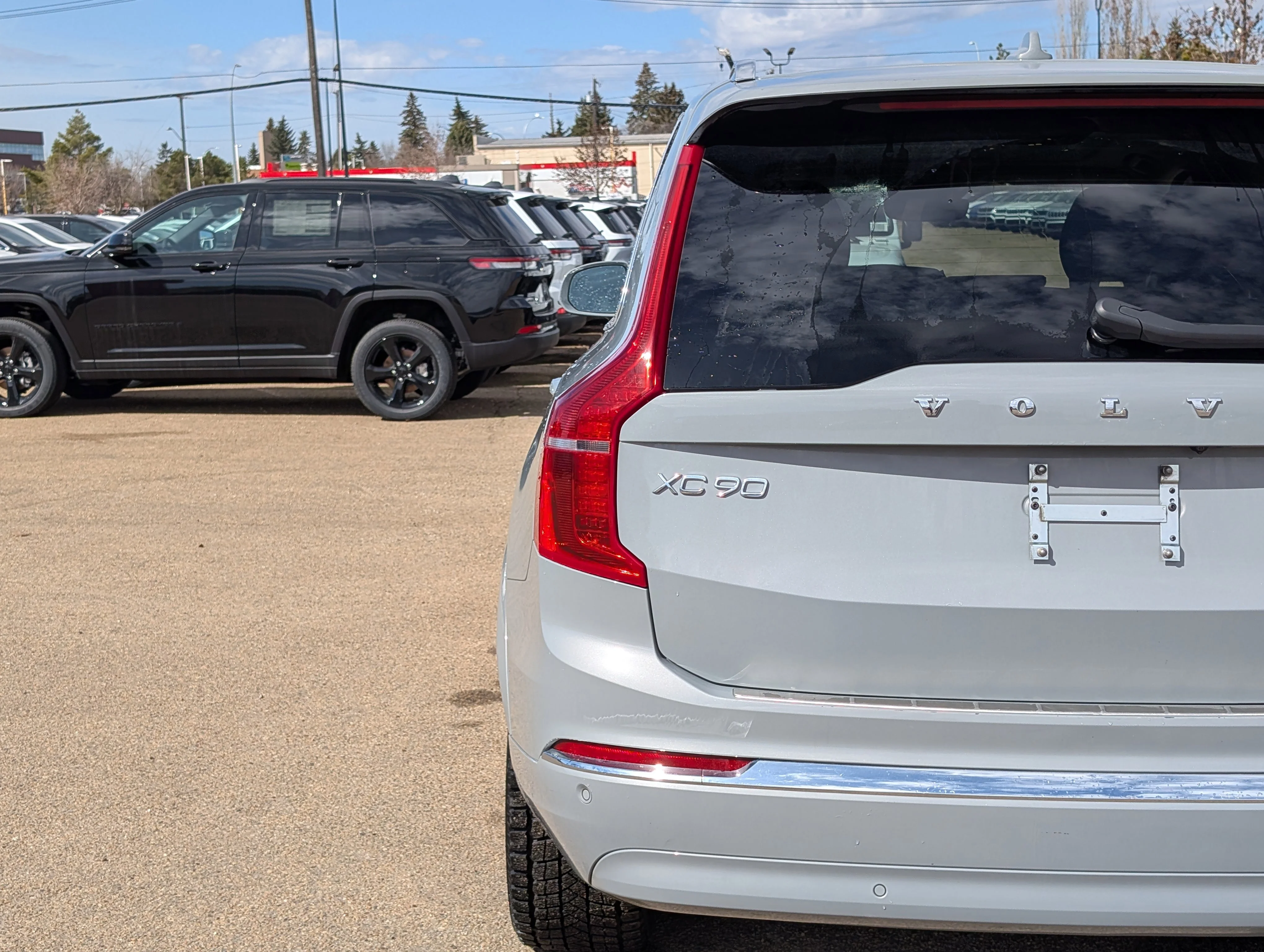 Used 2024 Crystal White Metallic Volvo Plus Bright Theme image 13