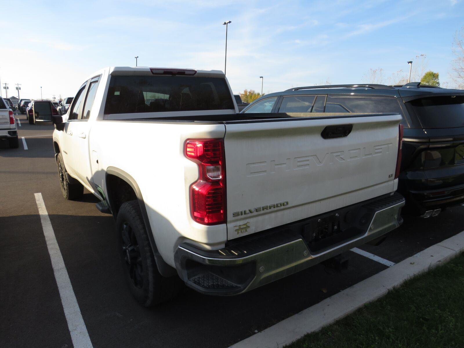 Used 2025  Chevrolet  image 8