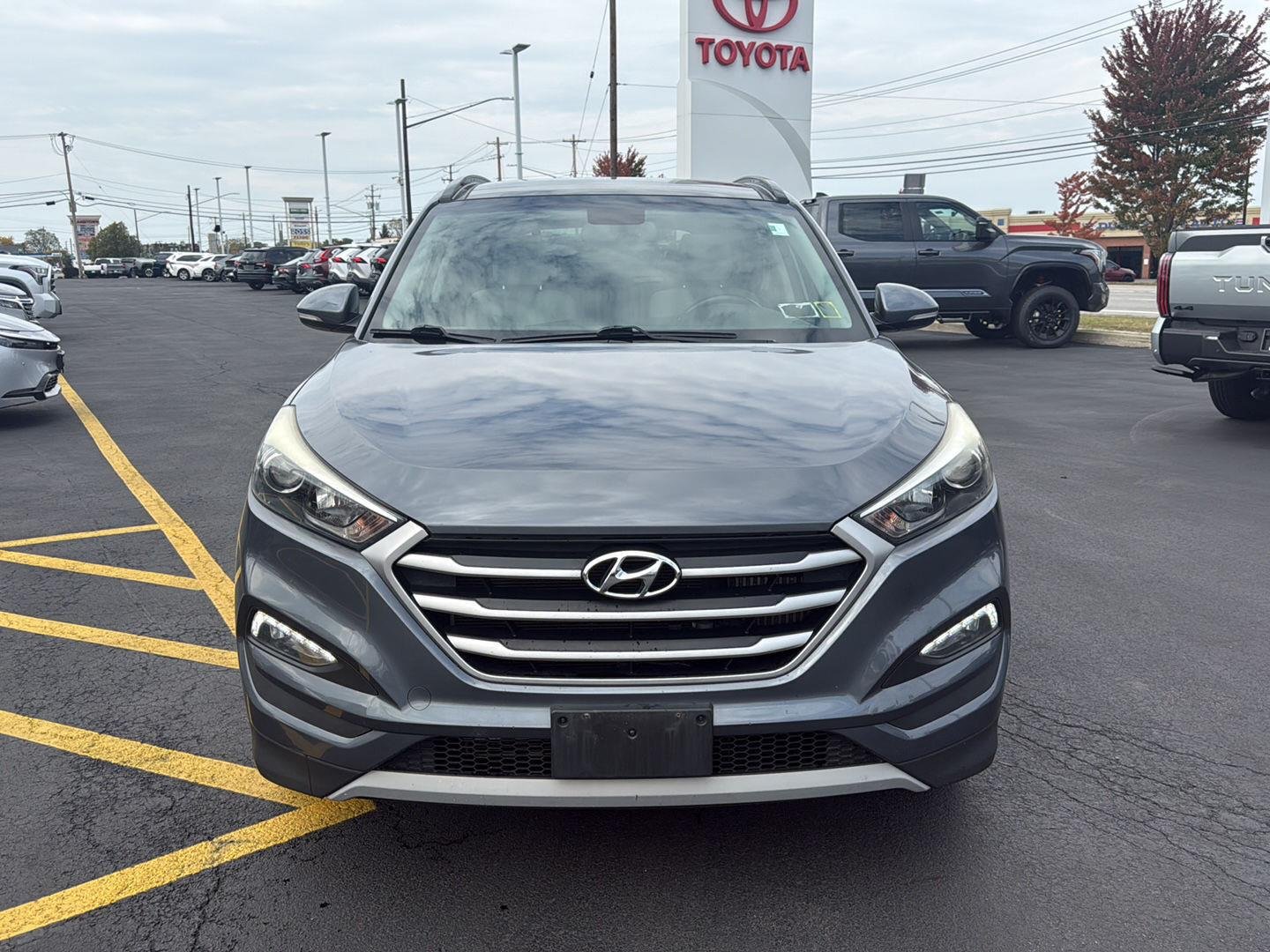 Used 2018 Coliseum Gray Hyundai Value image 8