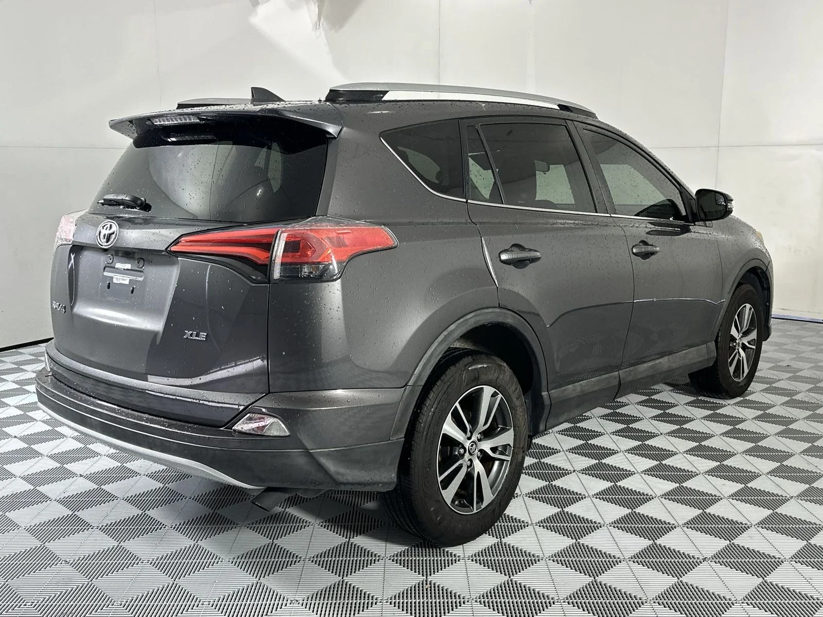 Used 2016 Gray Toyota XLE image 8