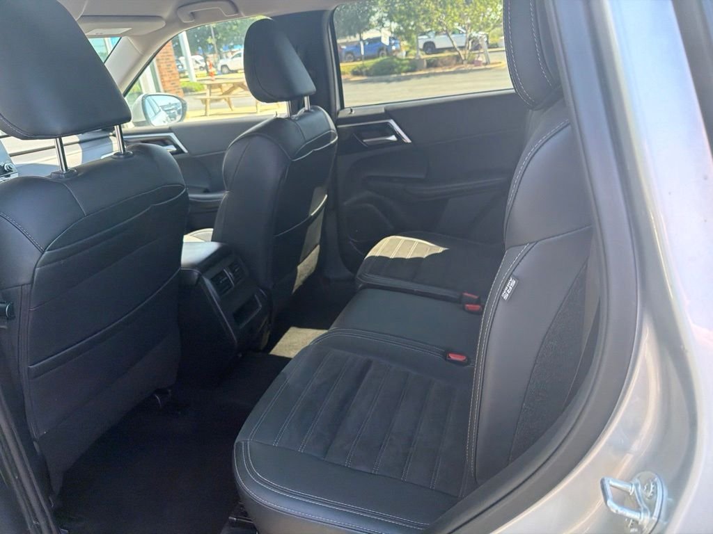 Used 2024 Silver Mitsubishi SE image 8