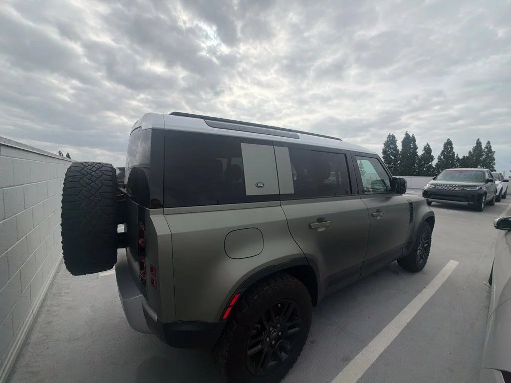 Used 2024 Green Land Rover S image 5