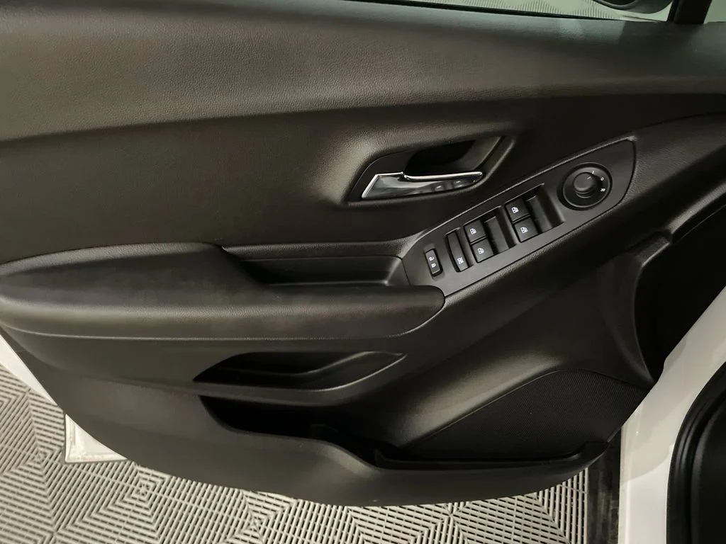 Used 2019 Summit White Chevrolet LT image 10