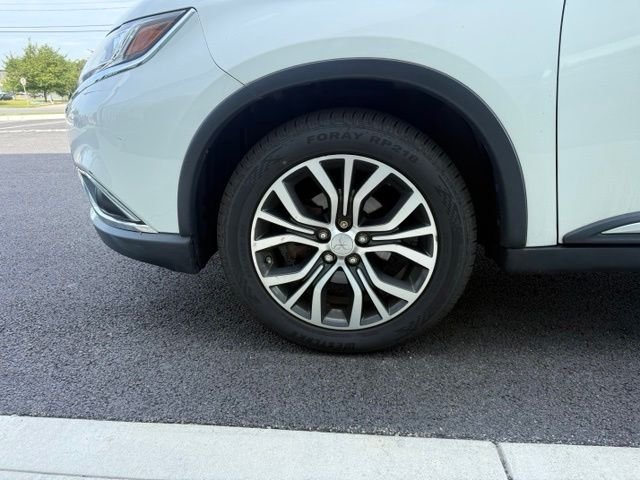 Used 2017 White Mitsubishi SEL image 8