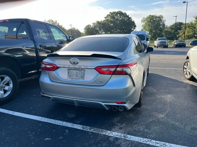 Used 2018 Silver Toyota SE image 3
