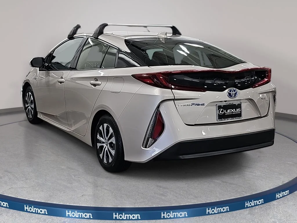 Used 2020 Silver Toyota XLE image 8