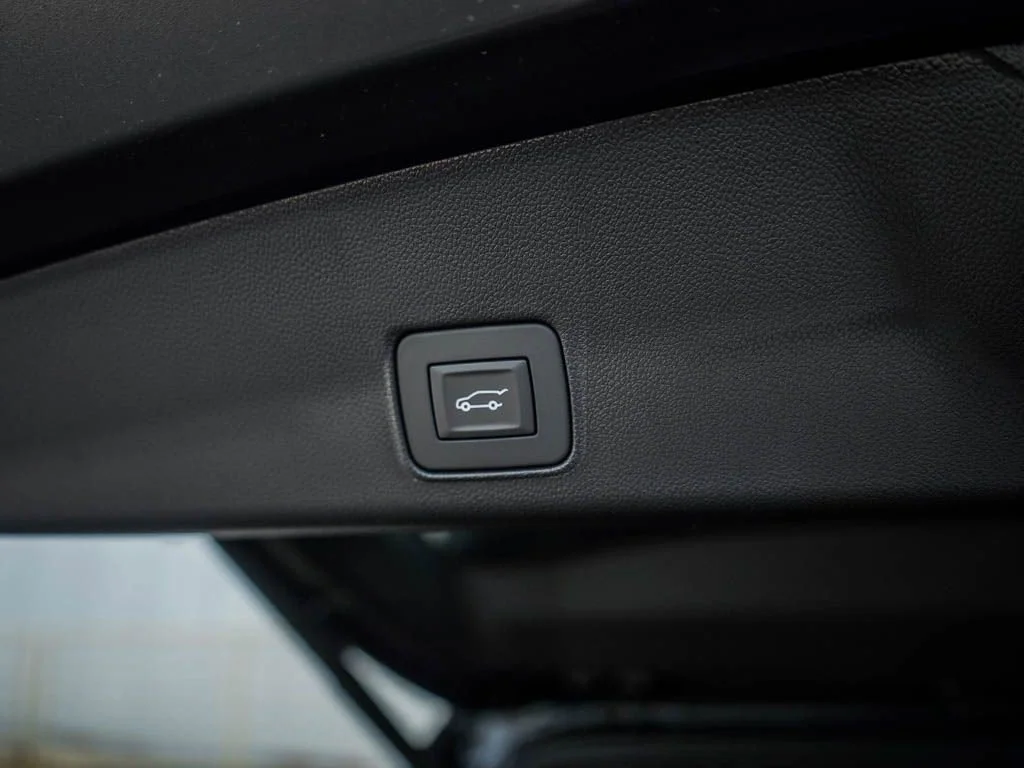 New 2026 Mosaic Black Metallic Chevrolet ACTIV image 8