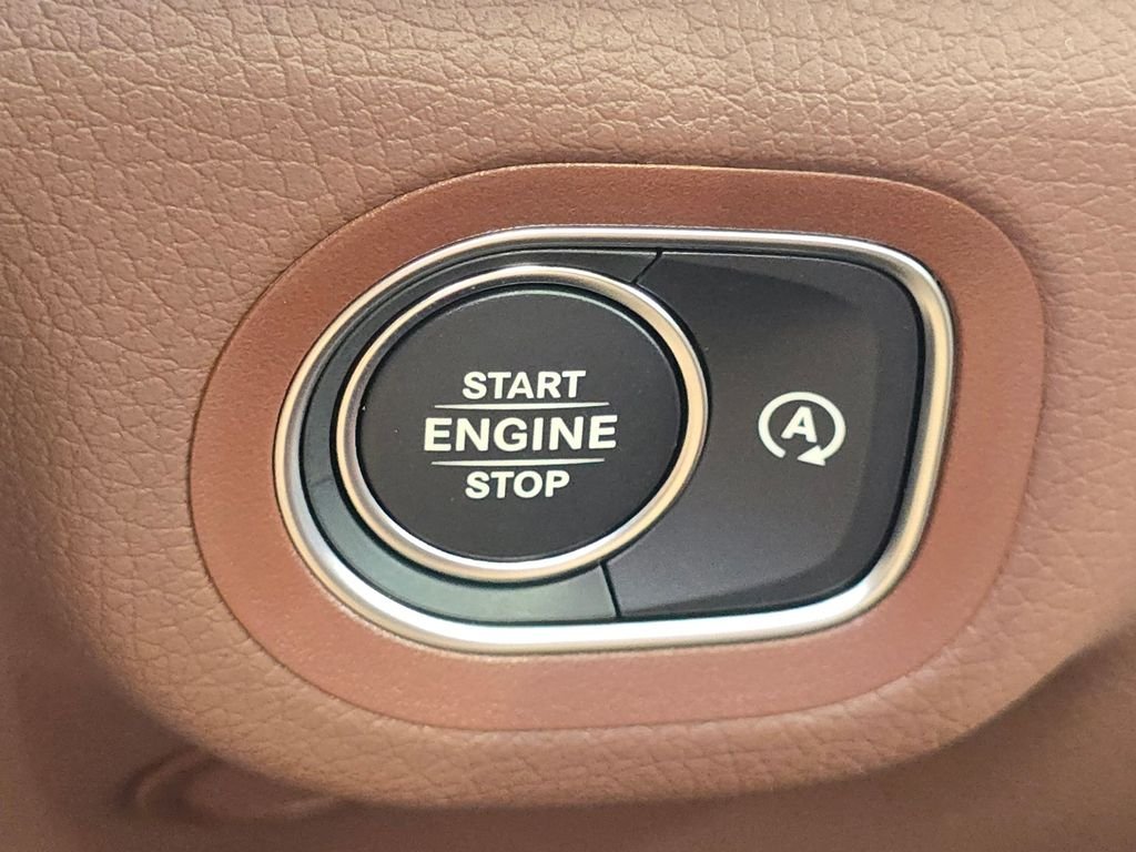 New 2026 Selenite Grey Metallic Mercedes-Benz GLS 450 image 39
