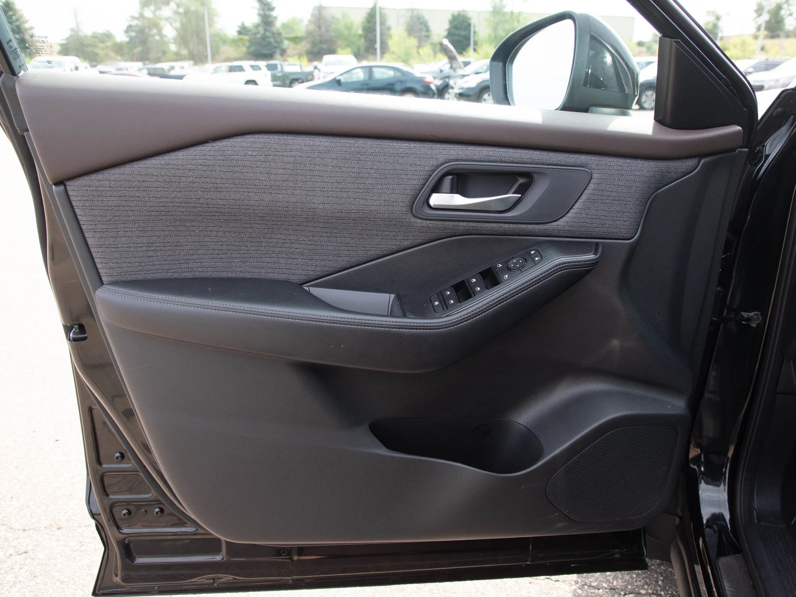 Used 2022 Super Black Nissan SV image 21