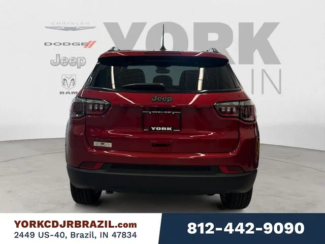 New 2026 Red Hot Pearlcoat Jeep Latitude image 4