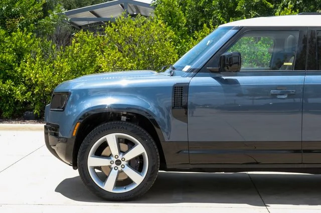 New 2026 Tasman Blue Land Rover X-Dynamic SE image 15