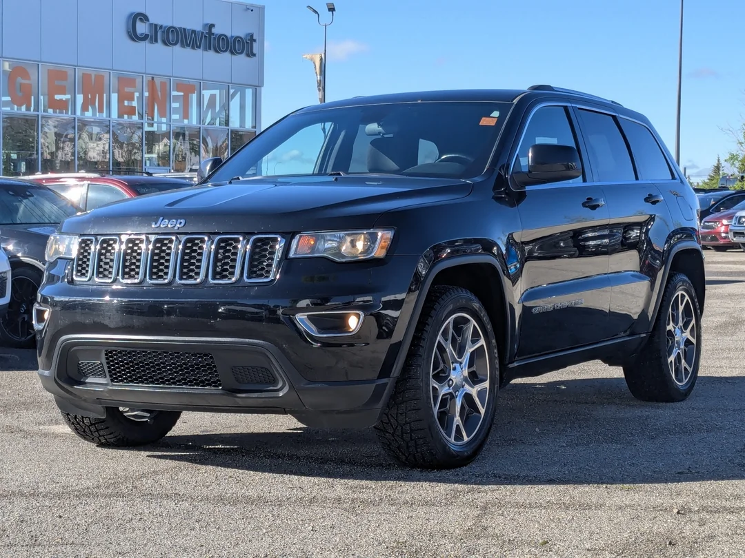 Used 2018 Black Jeep Laredo - - 4x4 - 3.6L Pentastar V6 - Quadra-Trac I 4x4 - Keyless Go - ParkView & ParkSense & More! image 4
