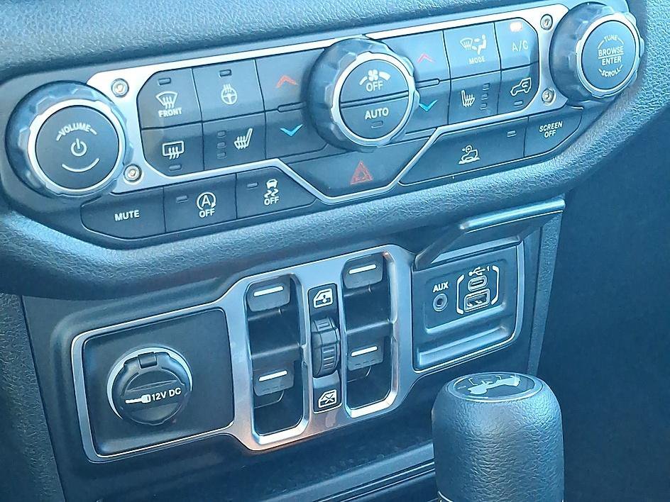 Used 2025 Anvil Clearcoat Jeep Sport S image 31
