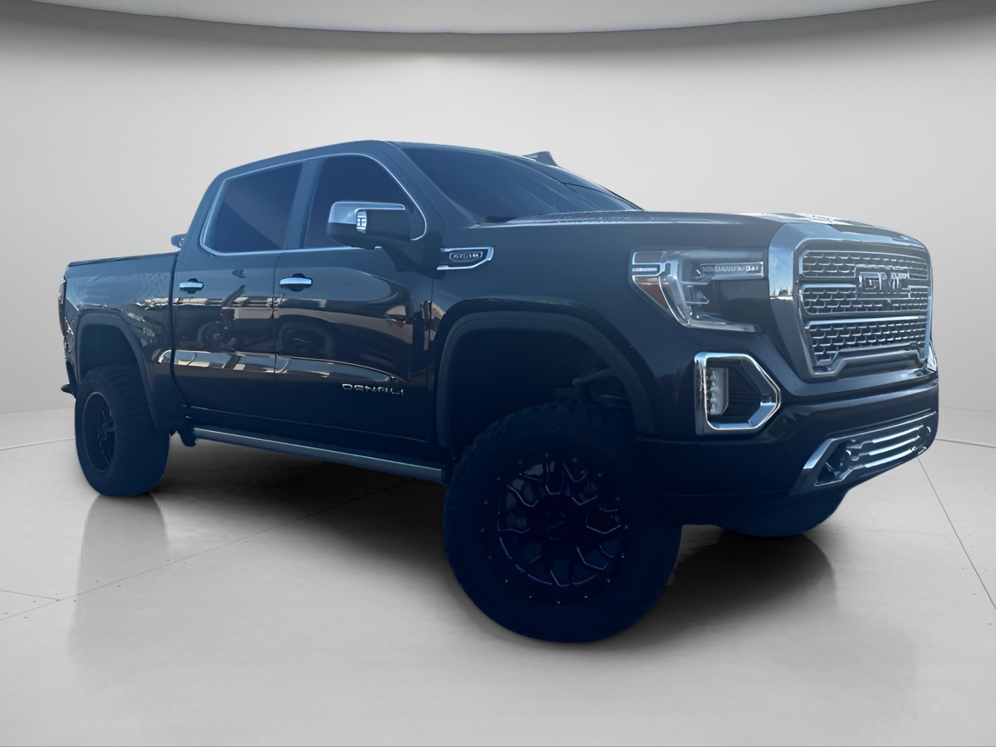 Used 2019 Onyx Black GMC Denali image 2