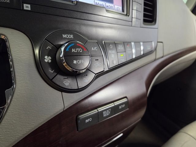 Used 2013 Silver Toyota XLE image 23