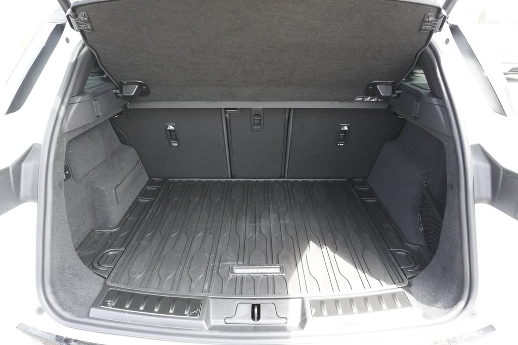 New 2026 Fuji White Land Rover Hoxton Edition image 31