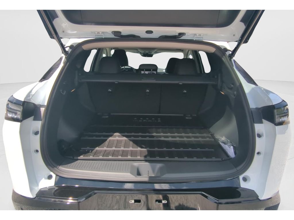 New 2026 Everest White Pearl TriCoat Nissan Platinum image 9