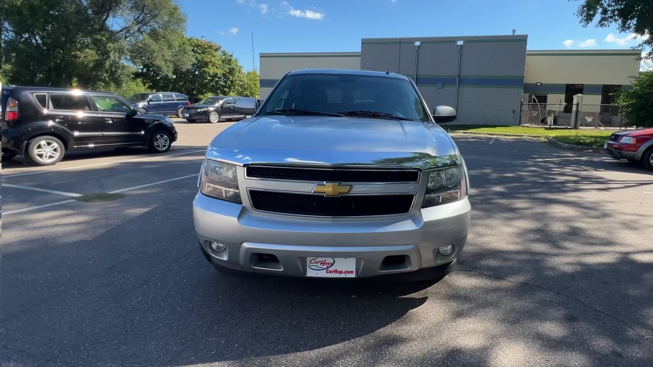 2013 Chevrolet Avalanche LT photo 2