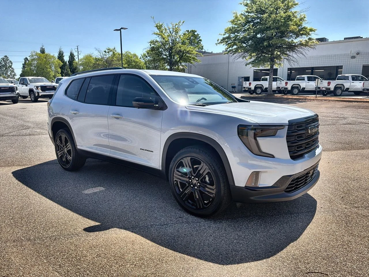New 2026 Glacier White Tricoat GMC Elevation image 2