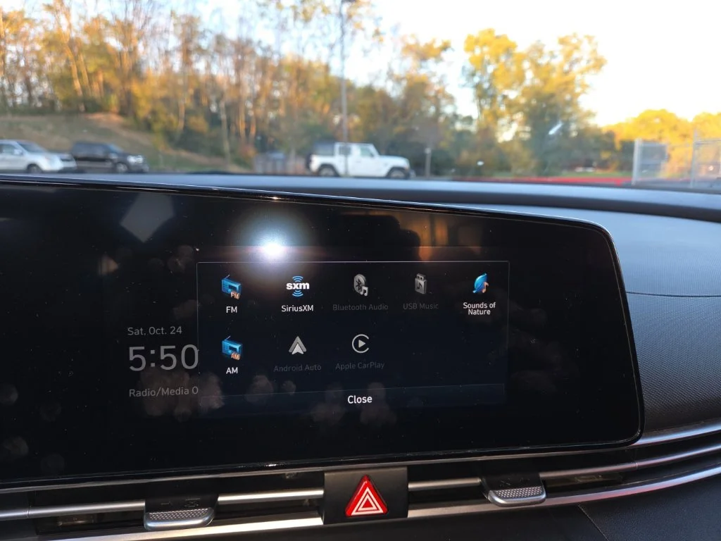 Used 2023 Black Hyundai SEL image 16