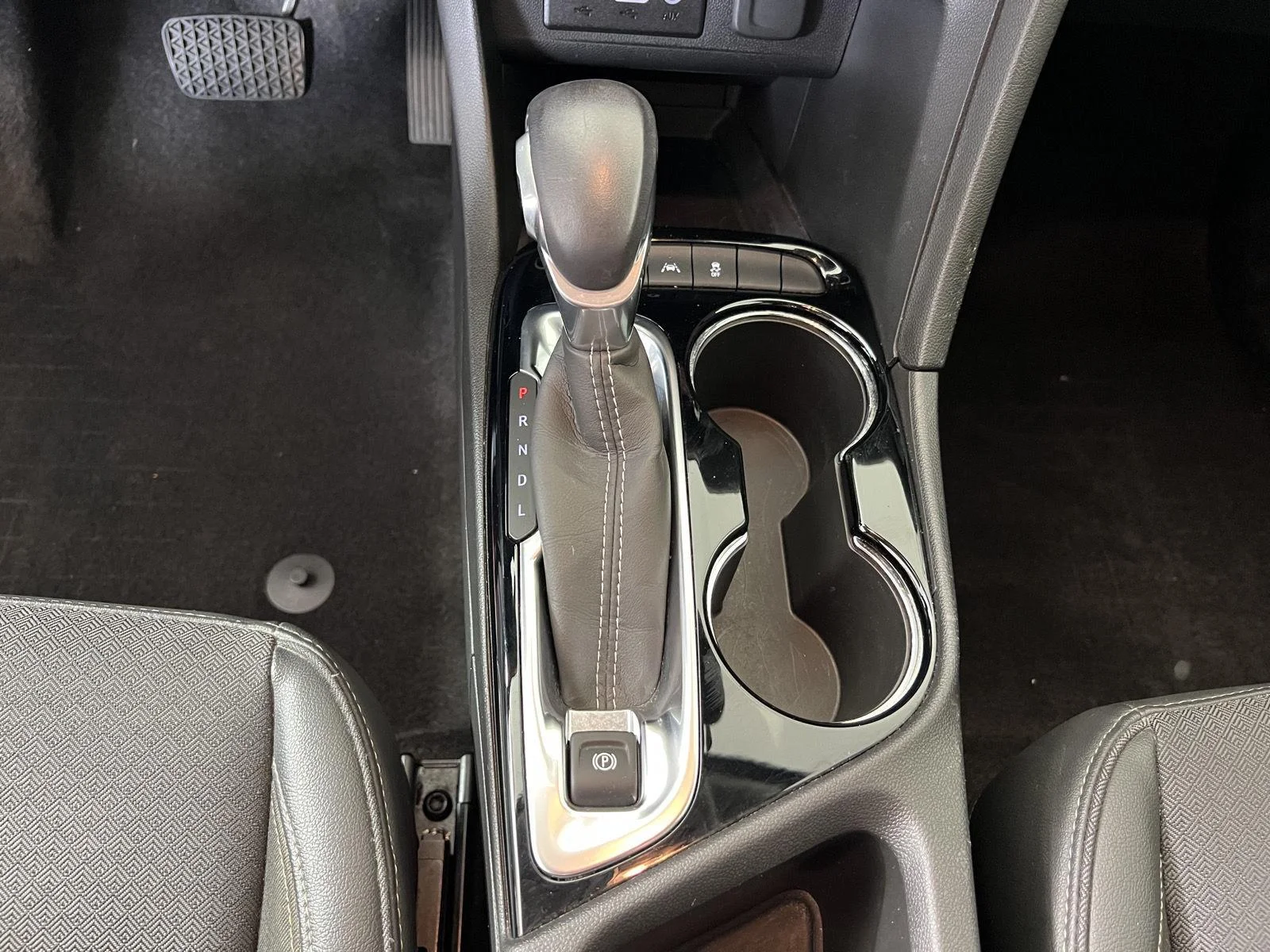 Used 2020 CHILI RED METALLIC Buick Preferred image 15
