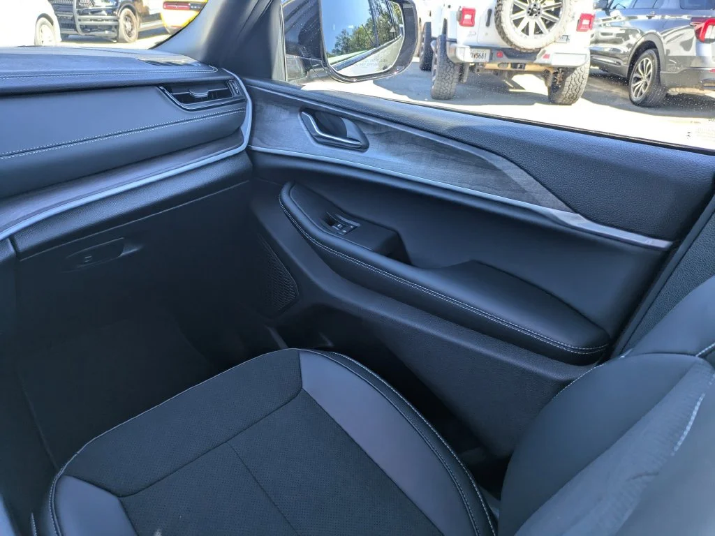 New 2027 Gray Jeep  image 19
