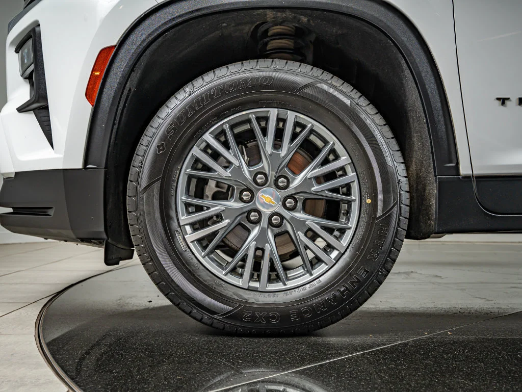 Used 2024 Summit White Chevrolet LS image 10