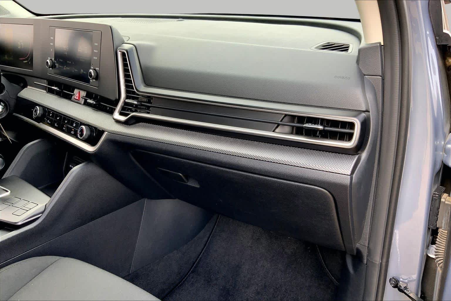 Used 2025 Everlasting Silver Kia LX image 19
