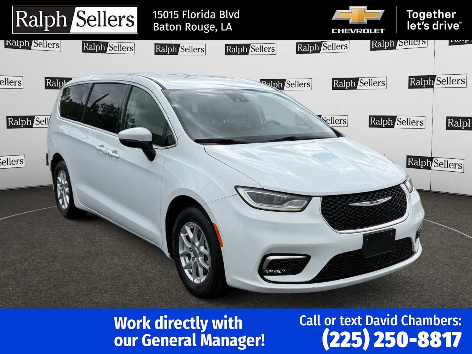 2023 Chrysler Pacifica Touring L's photo