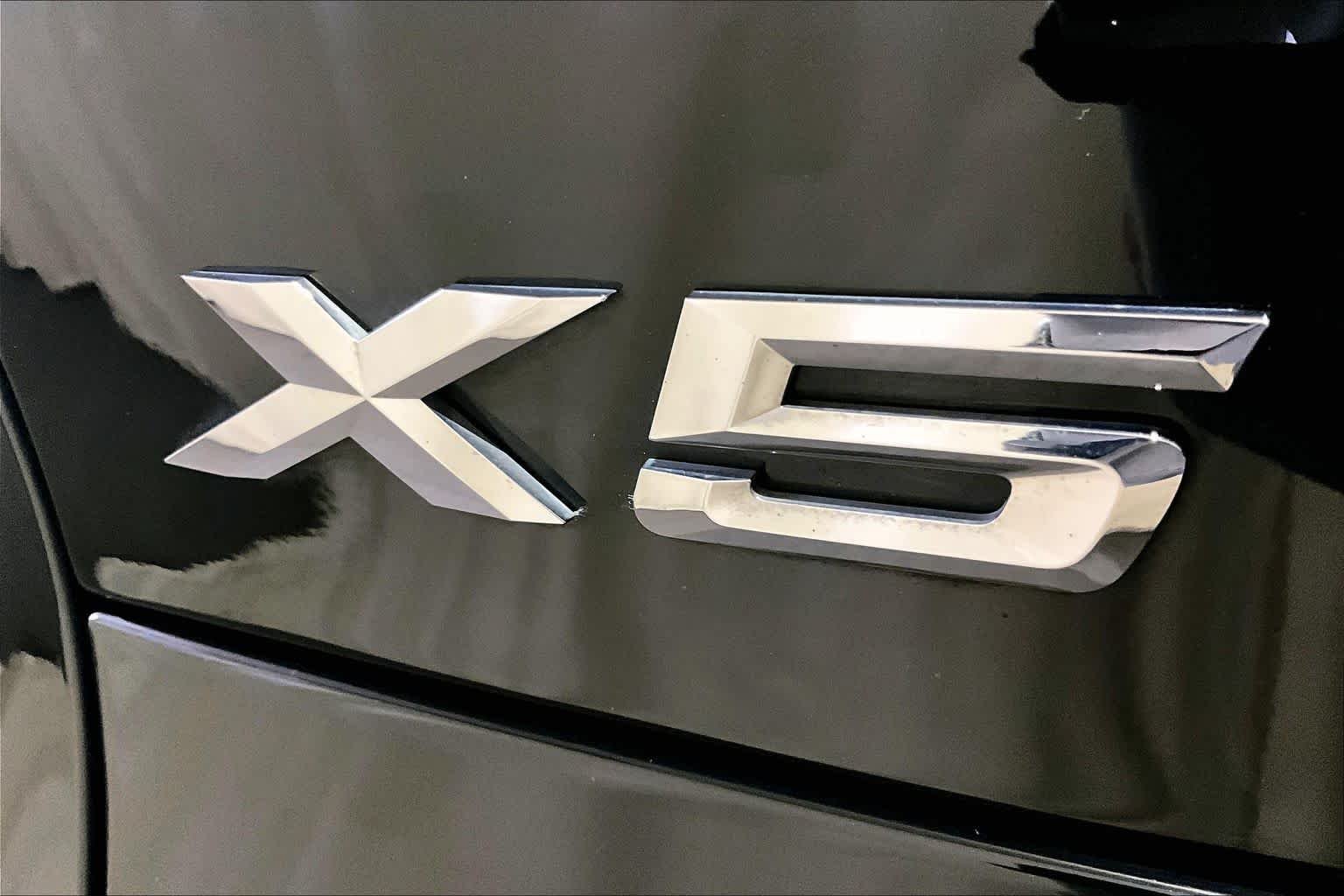 Used 2022 Jet Black BMW xDrive40i image 9