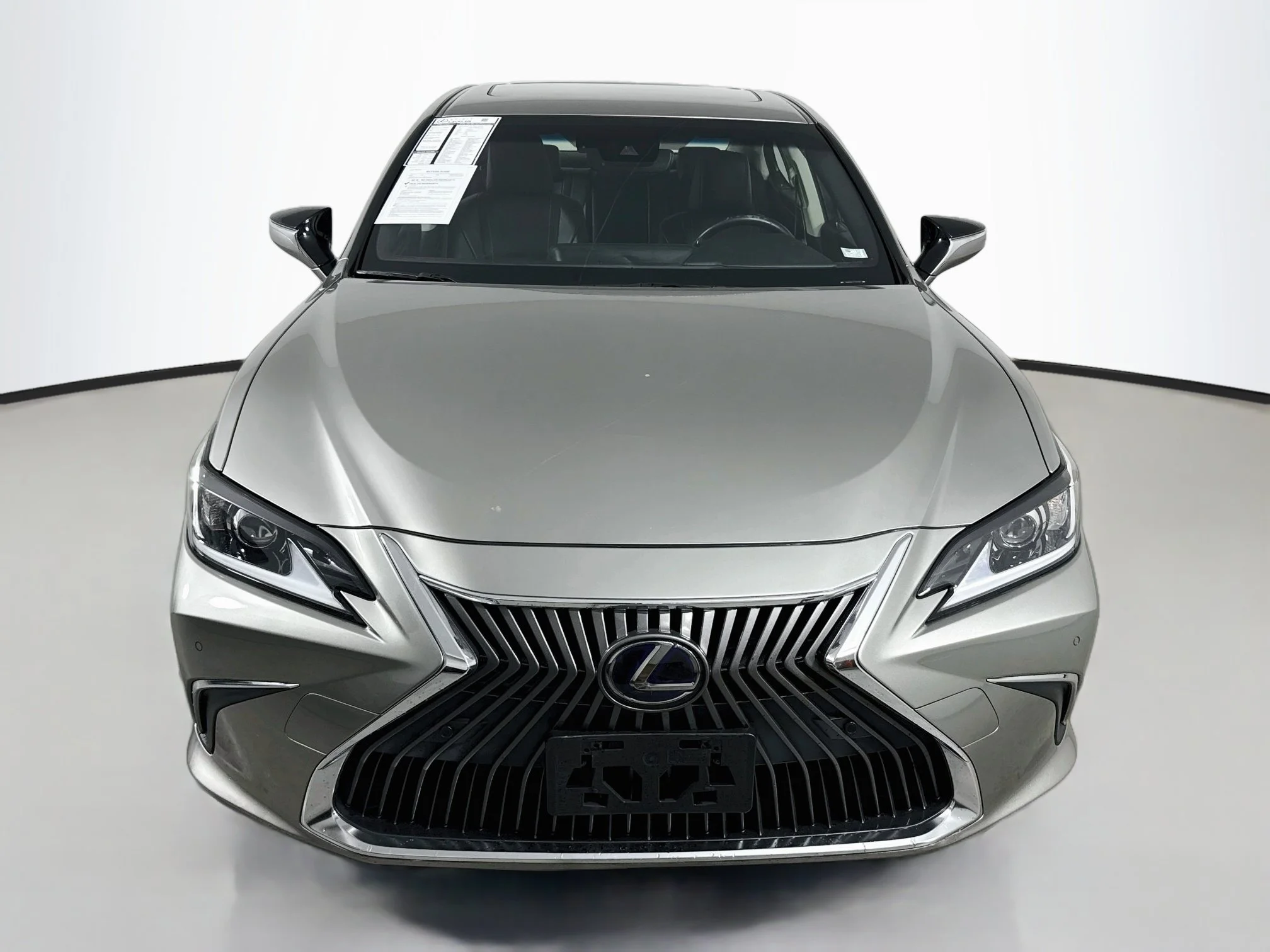 Used 2019 Silver Lexus 300h Luxury image 2