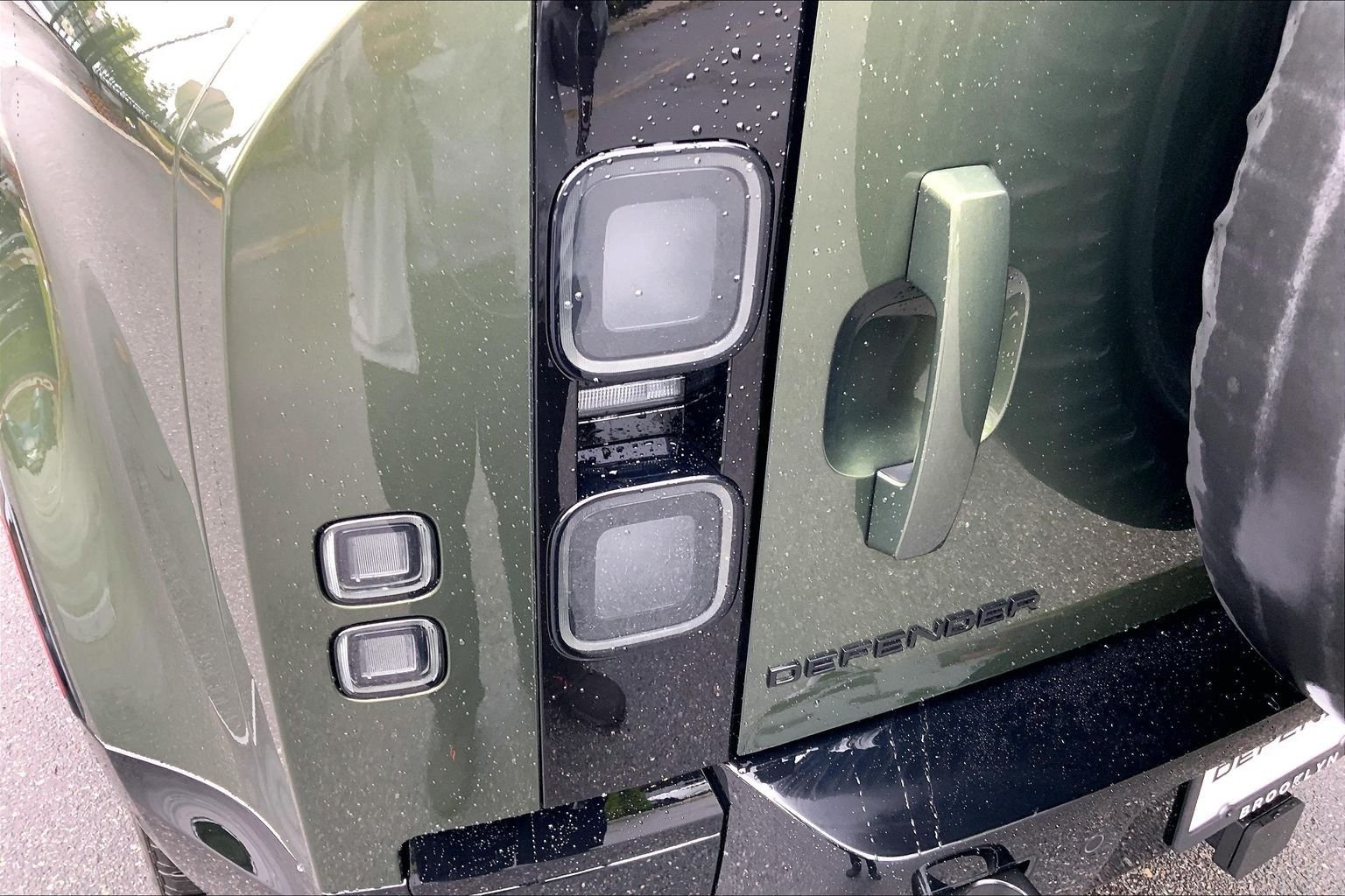 New 2026 Woolstone Green Land Rover X-Dynamic SE image 14