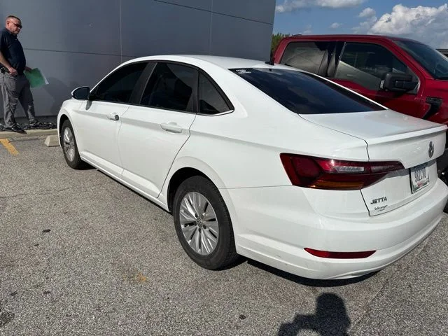 Used 2019 White Volkswagen 1.4T S image 2