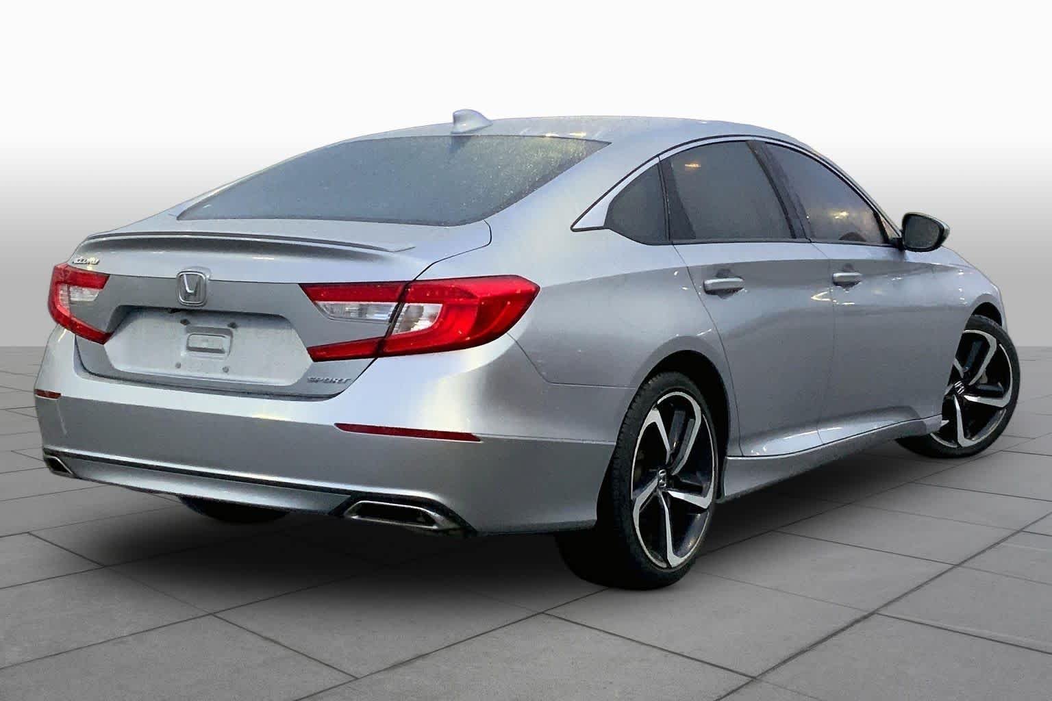 Used 2018 Lunar Silver Metallic Honda Sport 1.5T image 13