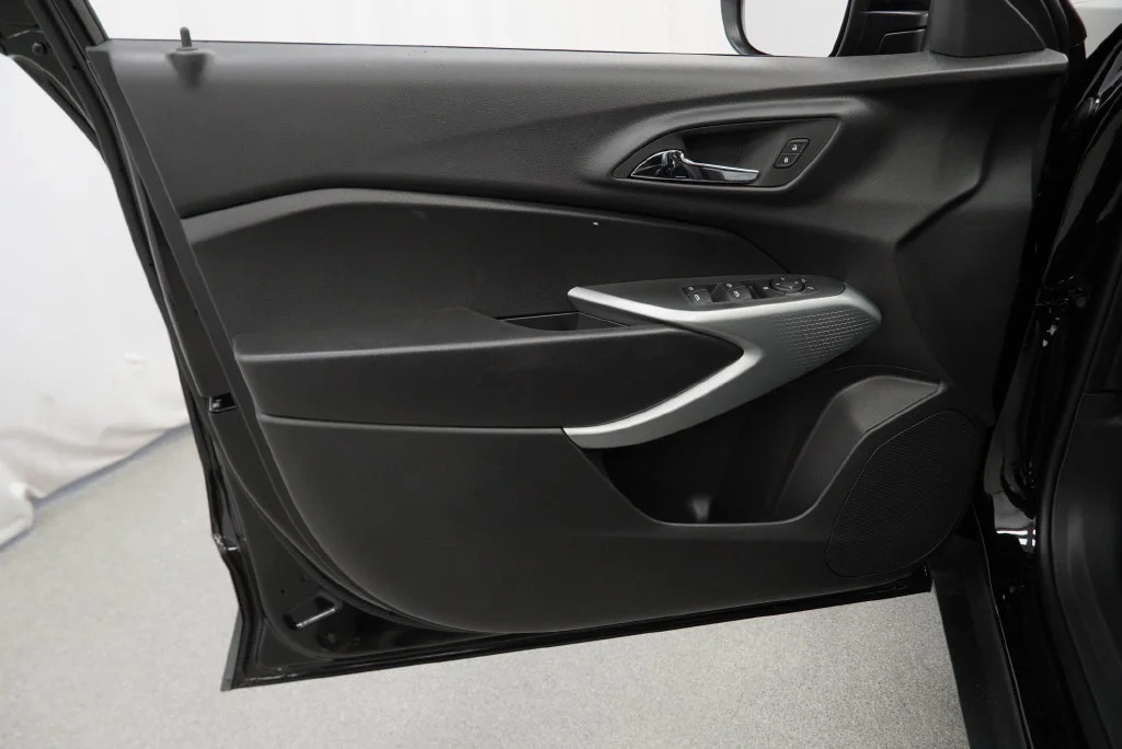 New 2026 Mosaic Black Metallic Chevrolet 1RS image 29