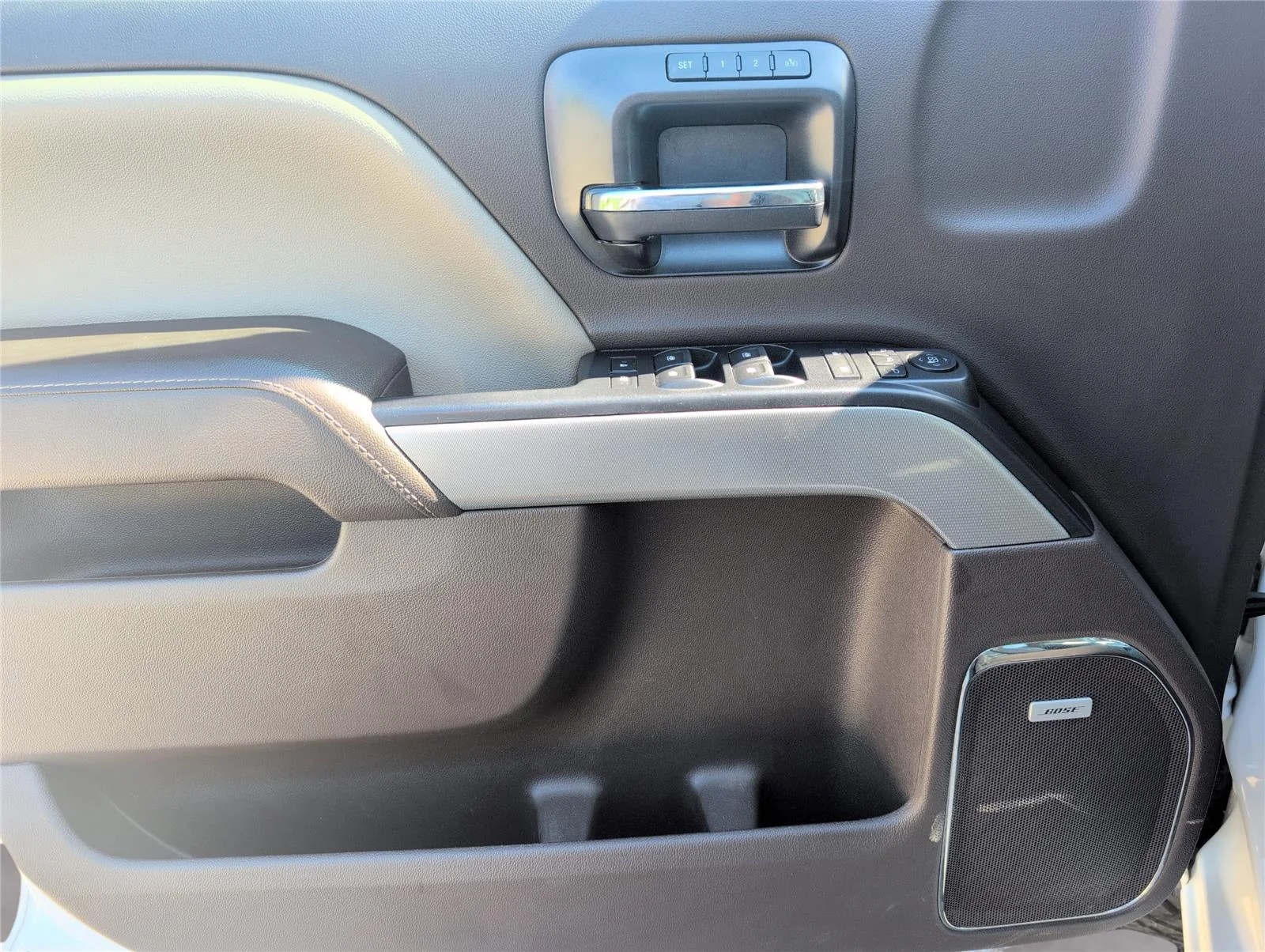 Used 2019 SUMMIT WHITE Chevrolet LTZ image 19
