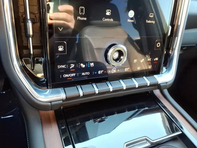 Used 2025 Onyx Black GMC Denali image 24