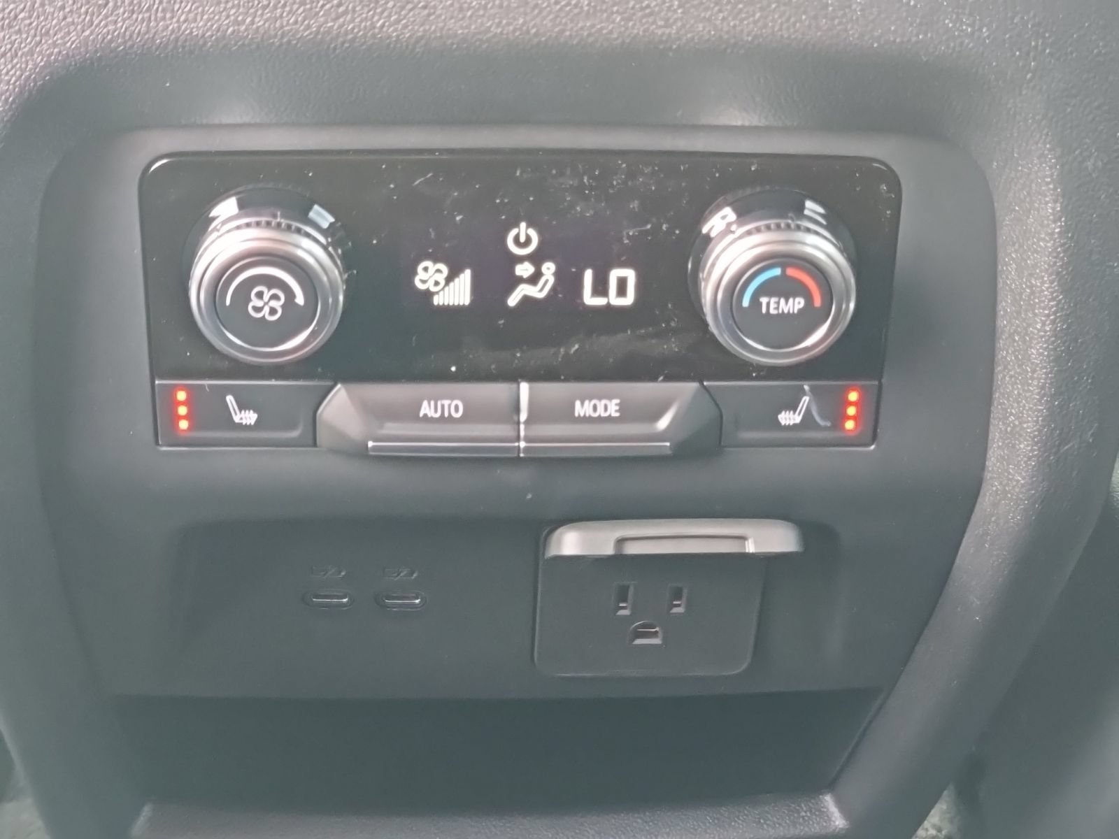 2026 GMC Acadia Denali Ultimate - Photo 28